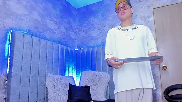 Axel BIGCOCK online show from September 13, 2025, 3:17 am