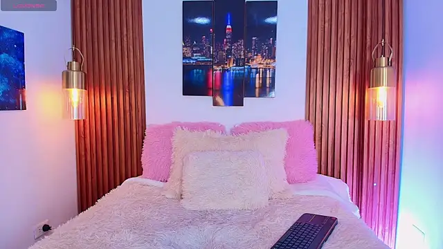 Snapshot of Emily_Vaughan chatting on October 4, 2025, 3:30 am Emily Vaughan online show from October 4, 2025, 3:30 am