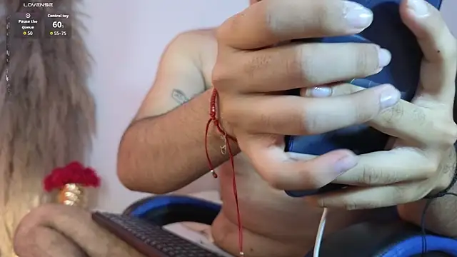 Snapshot of Snowlann chatting on October 30, 2025, 12:58 pm Snowlann online show from October 30, 2025, 12:58 pm