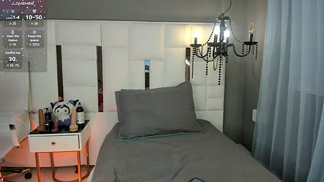 Snapshot of MAGIC_CLOEH chatting on October 1, 2025, 12:20 pm MAGIC CLOEH online show from October 1, 2025, 12:20 pm