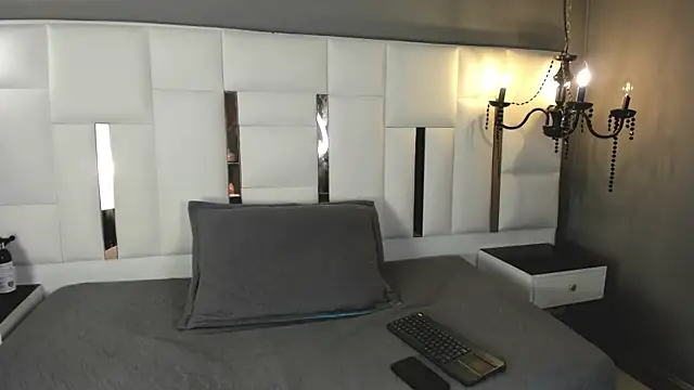 Snapshot of MAGIC_CLOEH chatting on October 18, 2025, 7:05 pm MAGIC CLOEH online show from October 18, 2025, 7:05 pm