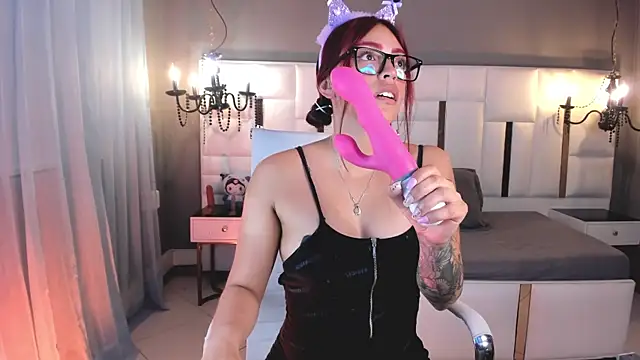 Snapshot of MAGIC_CLOEH chatting on October 17, 2025, 7:48 pm MAGIC CLOEH online show from October 17, 2025, 7:48 pm