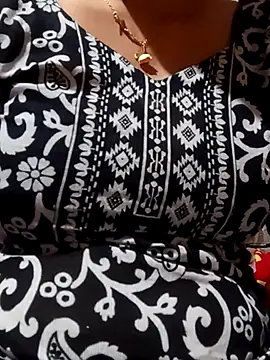 Snapshot of Cute_Pagli chatting on November 14, 2025, 2:21 pm Cute Pagli online show from November 14, 2025, 2:21 pm