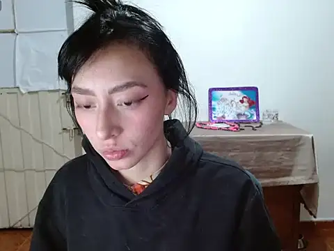 paola    online show from September 9, 2025, 5:06 am