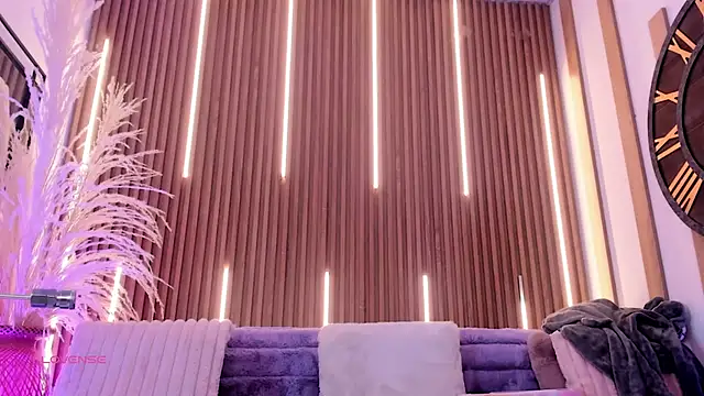 ArianaSantana online show from December 1, 2025, 12:50 pm