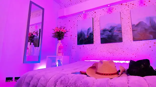 ArianaSantana online show from September 23, 2025, 1:07 pm