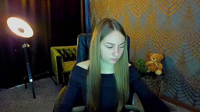 MilaAddams online show from May 14, 2026, 5:37 am