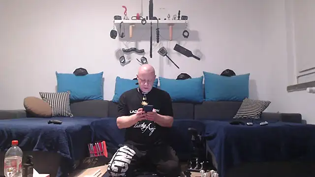 Sklave-Sille online show from February 9, 2026, 6:17 pm