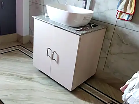 NehaQn online show from November 4, 2025, 7:34 am