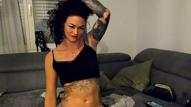 Sydney-Schmid online show from October 3, 2025, 11:50 pm