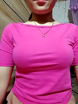 Snapshot of LucyyLy chatting on October 5, 2025, 11:39 pm LucyyLy online show from October 5, 2025, 11:39 pm