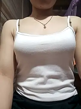 LucyyLy online show from April 16, 2026, 12:39 pm