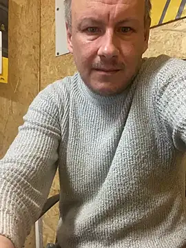 mokrykutas online show from May 18, 2026, 7:35 am