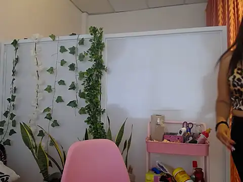 Snapshot of Manuela_lara_ chatting on September 25, 2025, 2:34 pm Manuela lara  online show from September 25, 2025, 2:34 pm