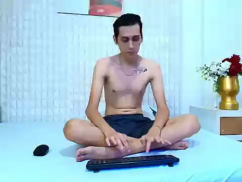 LuigiMarchetti online show from October 8, 2025, 7:47 pm