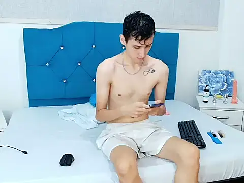 LuigiMarchetti online show from December 1, 2025, 7:26 pm