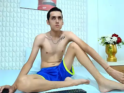 LuigiMarchetti online show from October 7, 2025, 7:37 pm