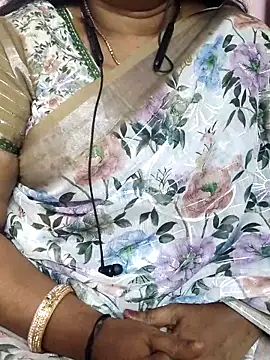Snapshot of Tamil_Azhaghi25 chatting on February 2, 2026, 5:45 pm Tamil Azhaghi25 online show from February 2, 2026, 5:45 pm