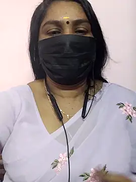 Snapshot of Tamil_Azhaghi25 chatting on February 6, 2026, 6:04 pm Tamil Azhaghi25 online show from February 6, 2026, 6:04 pm