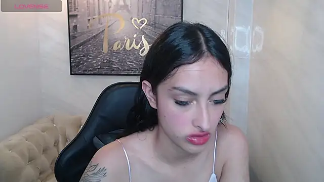 Snapshot of Tifany_v chatting on October 18, 2025, 1:02 pm Tifany v online show from October 18, 2025, 1:02 pm