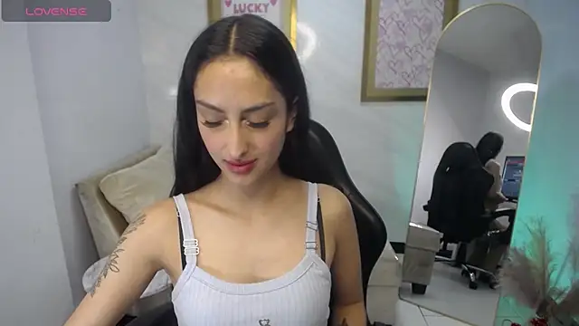 Snapshot of Tifany_v chatting on October 6, 2025, 8:09 pm Tifany v online show from October 6, 2025, 8:09 pm