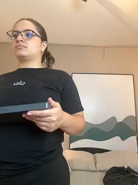 Tayler Kim online show from November 29, 2025, 6:52 pm