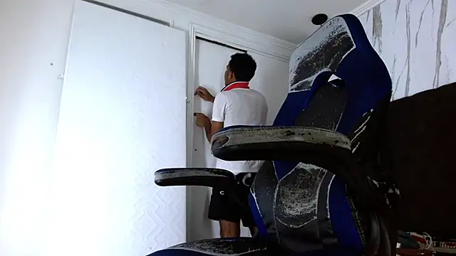 Snapshot of aston_xvera chatting on October 17, 2025, 3:21 am aston xvera online show from October 17, 2025, 3:21 am