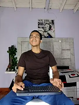 Snapshot of aston_xvera chatting on September 23, 2025, 3:46 am aston xvera online show from September 23, 2025, 3:46 am