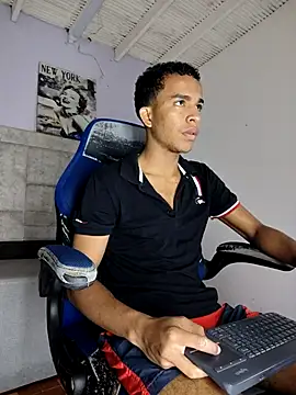 Snapshot of aston_xvera chatting on September 20, 2025, 3:17 pm aston xvera online show from September 20, 2025, 3:17 pm