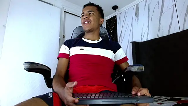 Snapshot of aston_xvera chatting on October 11, 2025, 3:29 am aston xvera online show from October 11, 2025, 3:29 am