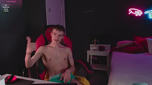 Snapshot of Brad_Myles chatting on October 22, 2025, 2:38 pm Brad Myles online show from October 22, 2025, 2:38 pm