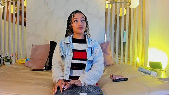 Melaniegh  online show from September 9, 2025, 11:19 am
