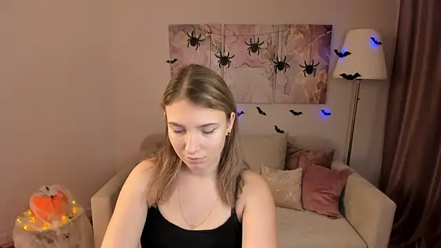 Snapshot of MilinaMorris chatting on October 19, 2025, 1:08 am MilinaMorris online show from October 19, 2025, 1:08 am