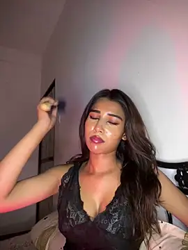 STRIP GLOW online show from April 18, 2026, 9:15 pm