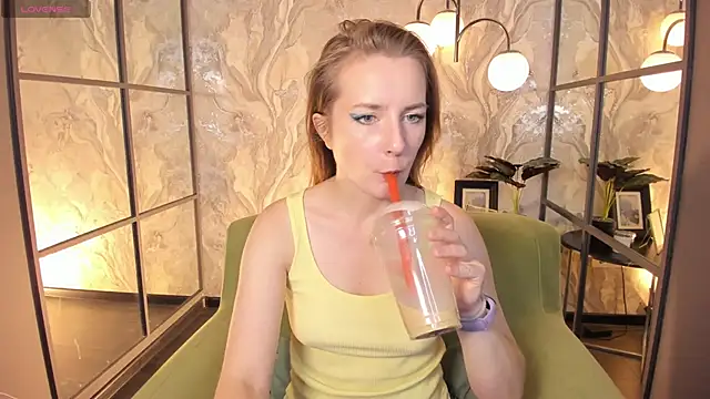 Snapshot of MeggySun chatting on September 22, 2025, 1:39 pm MeggySun online show from September 22, 2025, 1:39 pm