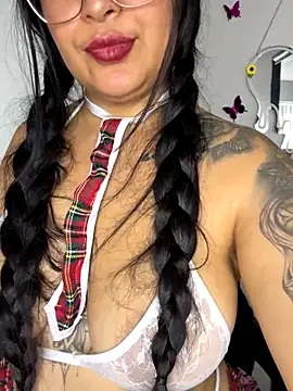 Snapshot of latina_curvy22 chatting on September 25, 2025, 5:52 pm latina curvy22 online show from September 25, 2025, 5:52 pm