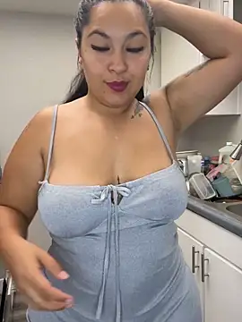 Snapshot of latina_curvy22 chatting on September 18, 2025, 7:17 pm latina curvy22 online show from September 18, 2025, 7:17 pm