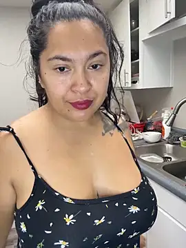Snapshot of latina_curvy22 chatting on September 23, 2025, 9:55 pm latina curvy22 online show from September 23, 2025, 9:55 pm