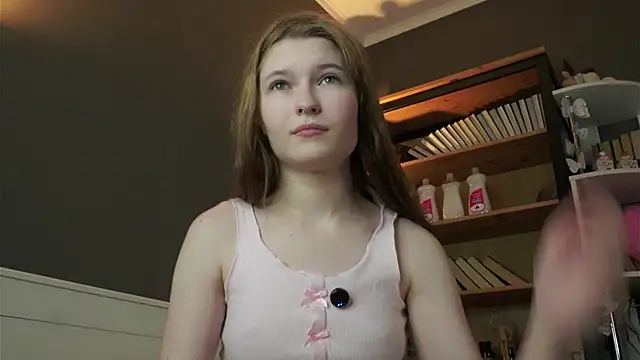 LynHillaire online show from February 6, 2026, 11:06 am