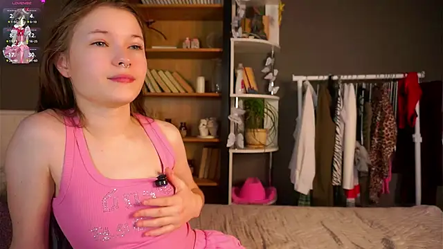 LynHillaire online show from December 5, 2025, 11:09 am