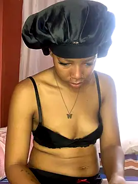 Snapshot of Pretty_Beauty chatting on October 12, 2025, 9:43 am Pretty Beauty online show from October 12, 2025, 9:43 am