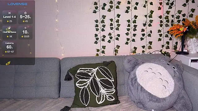 Snapshot of EmmyBell_ chatting on October 21, 2025, 11:31 am EmmyBell  online show from October 21, 2025, 11:31 am