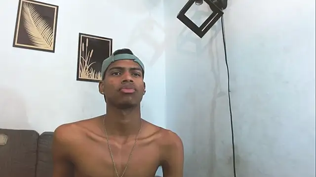 Snapshot of criss_zuri chatting on September 19, 2025, 11:47 am criss zuri online show from September 19, 2025, 11:47 am