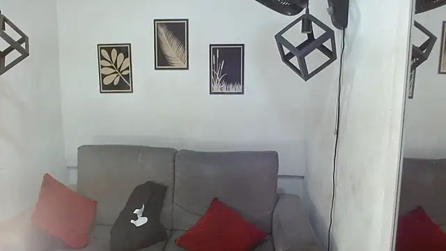 criss zuri online show from December 19, 2025, 12:18 pm