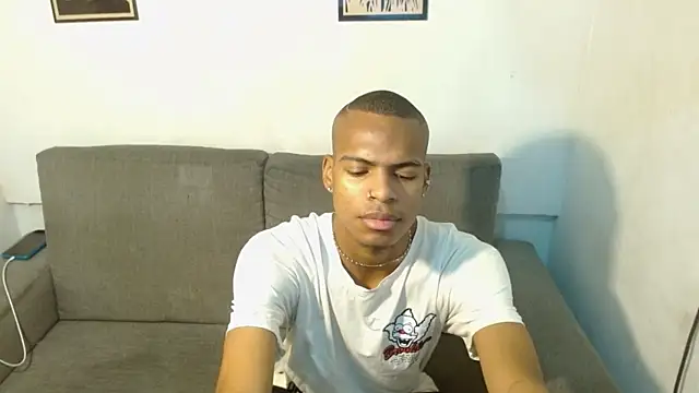 Snapshot of criss_zuri chatting on October 6, 2025, 11:55 am criss zuri online show from October 6, 2025, 11:55 am