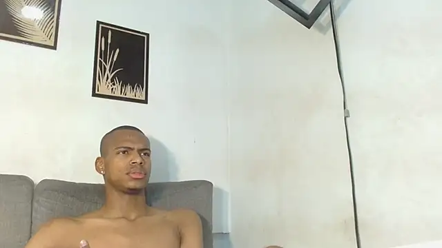 Snapshot of criss_zuri chatting on October 10, 2025, 11:55 am criss zuri online show from October 10, 2025, 11:55 am