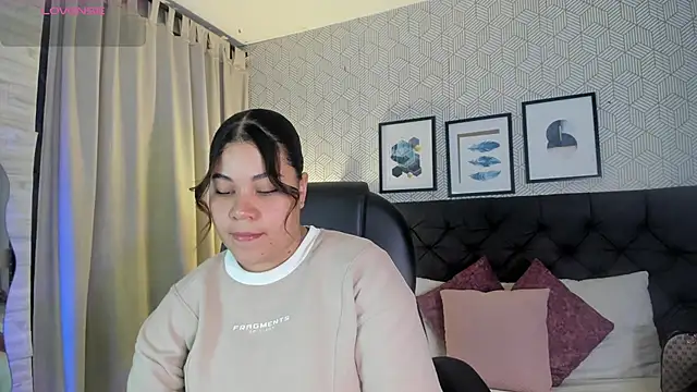 sophie  blare online show from July 7, 2026, 6:55 pm