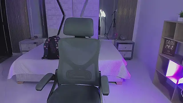 AlliceCopper online show from October 1, 2025, 2:10 pm