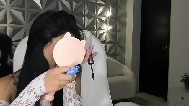 zoerouse  online show from December 5, 2025, 8:50 pm