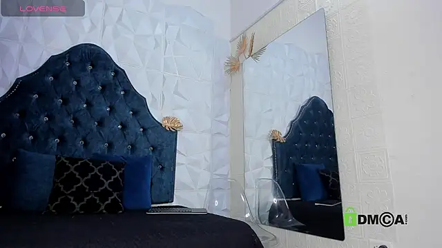 Snapshot of _mia_milf_ chatting on September 22, 2025, 1:33 am  mia milf  online show from September 22, 2025, 1:33 am